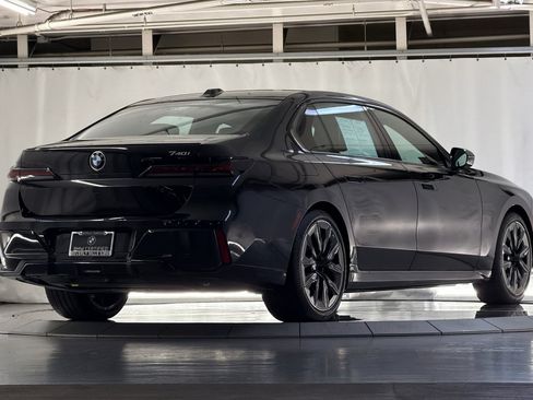 Used 2023 BMW 740i w/ Parking Assistance Package RWD image 8