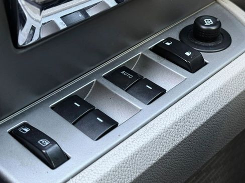 Used 2013 Ford Expedition XLT image 23