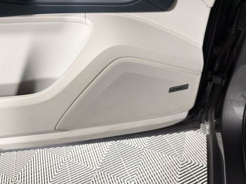 Certified 2022 Porsche Cayenne E-Hybrid Coupe AWD/4WD image 22