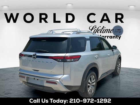 Used 2025 Nissan Pathfinder SL FWD image 4