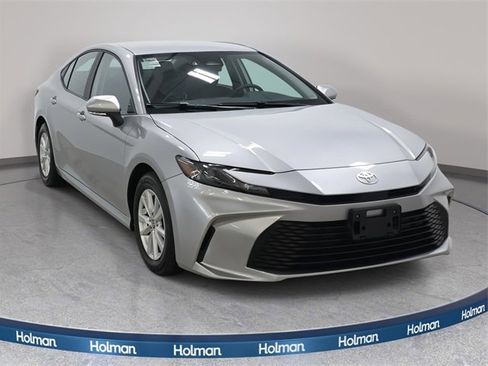 Certified 2025 Toyota Camry LE image 3