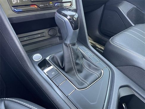Used 2022 Volkswagen Tiguan SE image 21