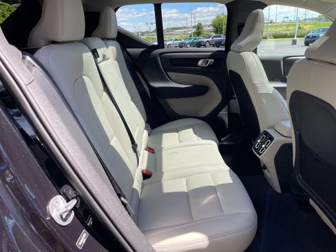 Used 2024 Volvo XC40 B5 Plus w/ Protection Package Premier AWD/4WD image 24