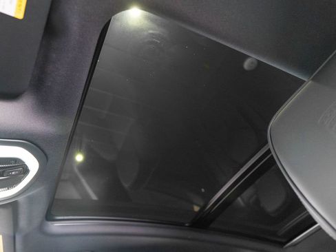 Certified 2026 Porsche Macan S AWD/4WD image 21