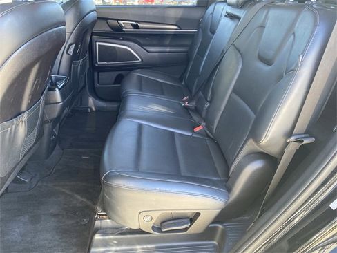 Used 2024 Kia Telluride LX image 34