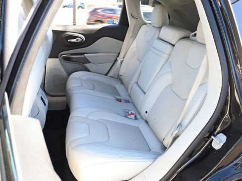 Used 2019 Jeep Cherokee Limited AWD/4WD image 30