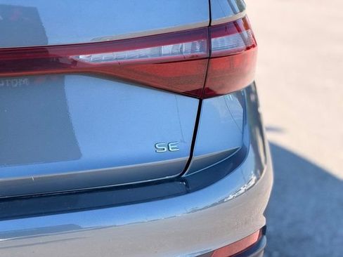 Used 2025 Volkswagen Jetta SE FWD image 11