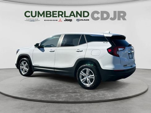 Used 2023 GMC Terrain SLE AWD/4WD image 4
