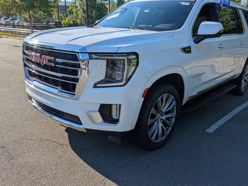 Used 2022 GMC Yukon XL SLT w/ SLT Luxury Package AWD/4WD image 10