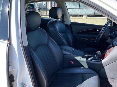 Used 2016 INFINITI QX50 Base w/ Deluxe Touring Package image 10
