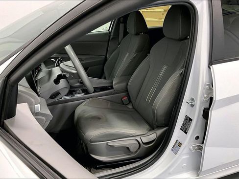 Used 2022 Hyundai Elantra Blue FWD image 31