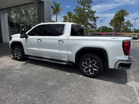 Used 2023 GMC Sierra 1500 SLT w/ SLT Premium Plus Package AWD/4WD image 4