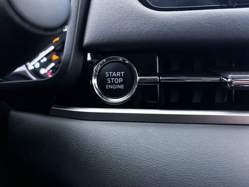 New 2025 Mitsubishi Outlander SE image 17