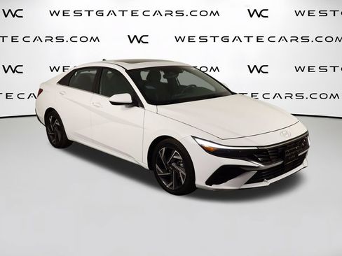Used 2025 Hyundai Elantra SEL FWD image 45