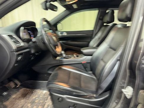 Used 2019 Jeep Grand Cherokee Altitude AWD/4WD image 14