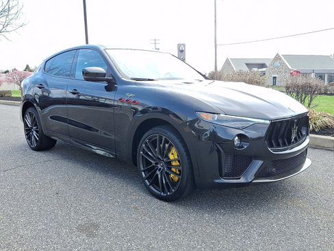 Used 2023 Maserati Levante Trofeo AWD/4WD image 3