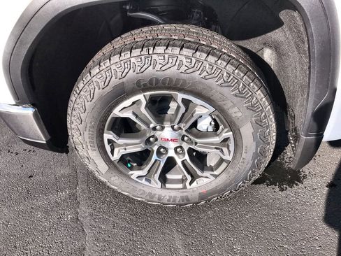 New 2026 GMC Sierra 1500 SLE image 10