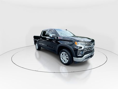 Used 2025 Chevrolet Silverado 1500 LTZ AWD/4WD image 2