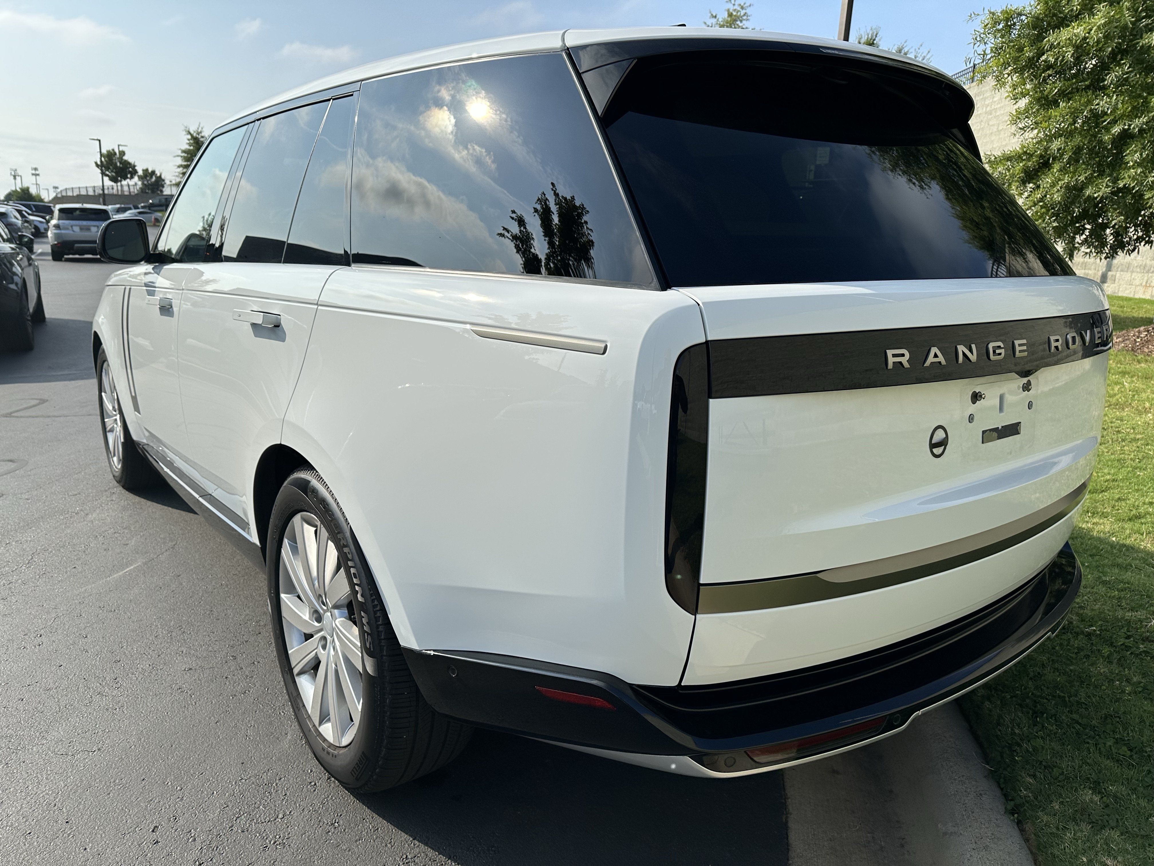 Certified 2025 Land Rover Range Rover SE AWD/4WD image 5