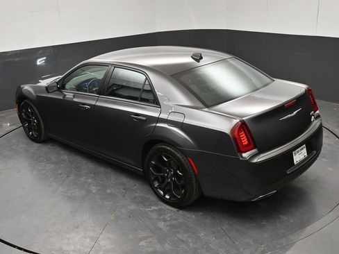 Used 2019 Chrysler 300 S image 22