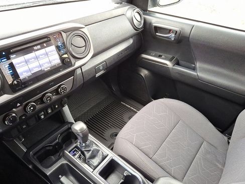 Used 2019 Toyota Tacoma TRD Off-Road image 30