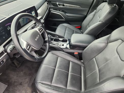Certified 2025 Kia Telluride EX w/ EX Captain's Chair Package AWD/4WD image 2