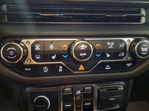 Used 2024 Jeep Wrangler Unlimited Rubicon w/ XTREMEE 35" Tire Package image 29