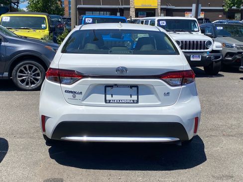 Used 2022 Toyota Corolla LE FWD image 3