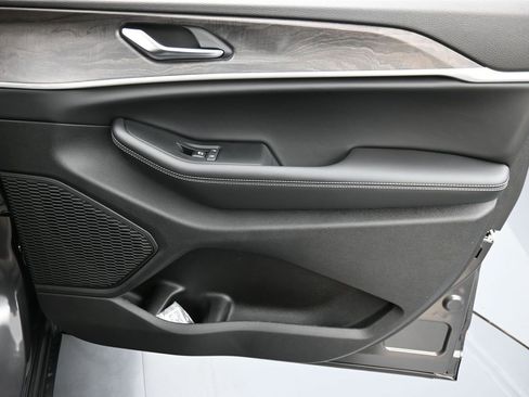 New 2025 Jeep Grand Cherokee Limited image 20