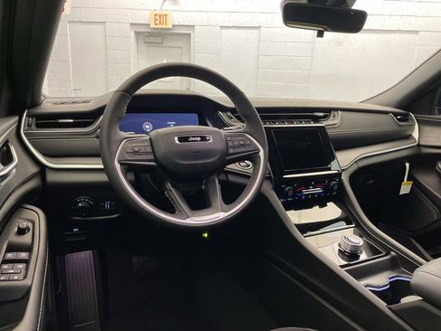 New 2025 Jeep Grand Cherokee L Altitude image 9