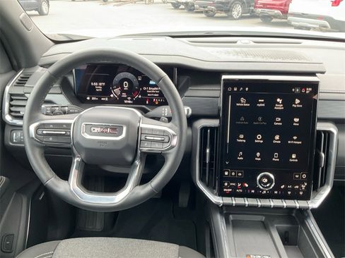 Used 2025 GMC Acadia Elevation image 17