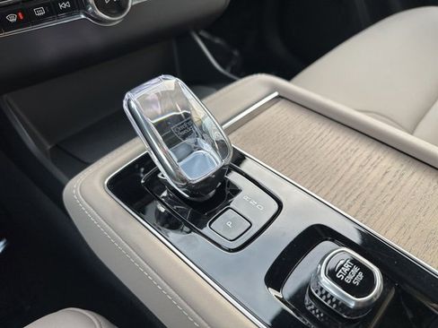 Certified 2025 Volvo XC90 B5 Plus image 21
