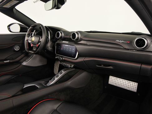 Certified 2022 Ferrari Portofino M RWD image 31