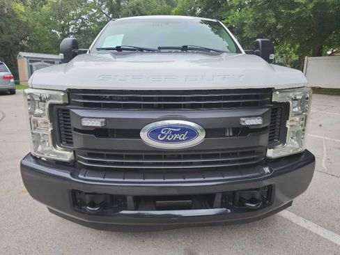 Used 2019 Ford F250 XL w/ Power Equipment Group RWD image 2