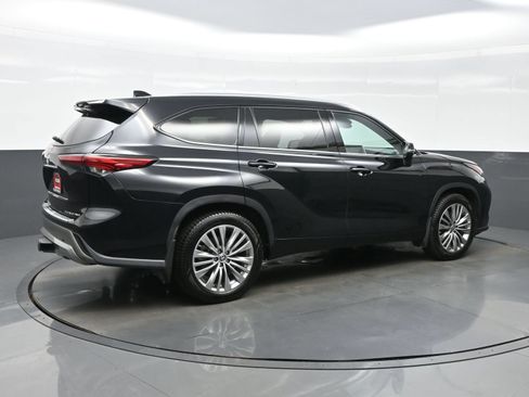 Used 2022 Toyota Highlander Platinum AWD/4WD image 6