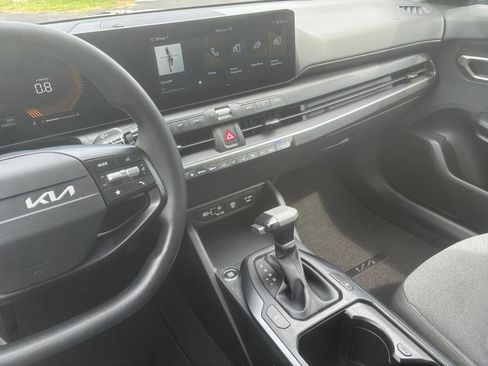 Used 2025 Kia K4 FWD image 28