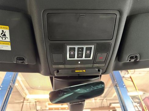 Used 2018 Land Rover Discovery HSE image 29
