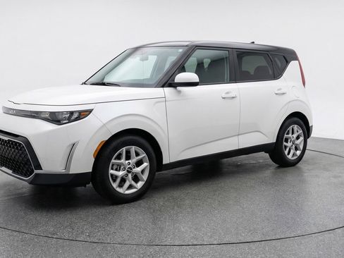 Used 2025 Kia Soul LX w/ LX Technology Package FWD image 3