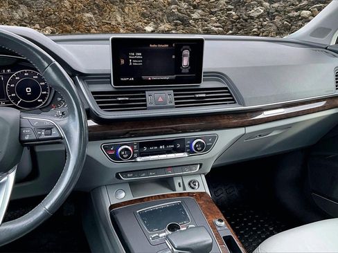 Used 2020 Audi Q5 e Premium Plus w/ Premium Plus Package image 6