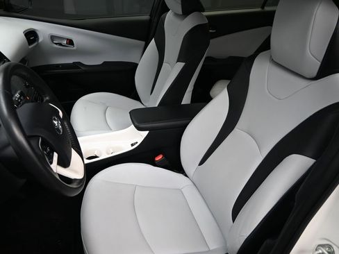 Used 2017 Toyota Prius Four Touring w/ Premium Convenience Package image 12