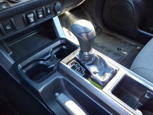 Certified 2019 Toyota Tacoma TRD Off-Road image 15