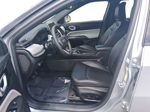 Used 2025 Jeep Compass Limited AWD/4WD image 10