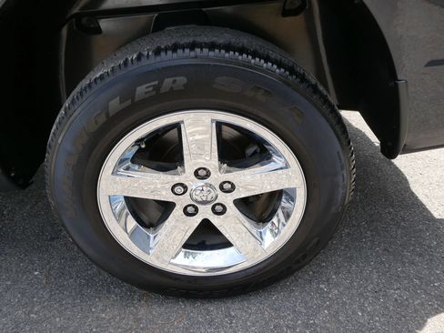 Used 2014 RAM 1500 Express RWD image 30