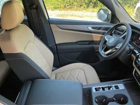 New 2026 Volkswagen Atlas Cross Sport SE image 29