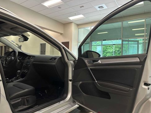 Used 2017 Volkswagen Golf Alltrack SEL AWD/4WD image 28