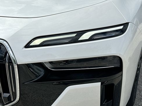 Used 2023 BMW 760i xDrive image 32