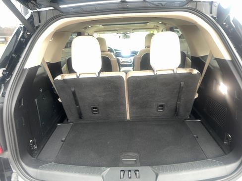 Used 2021 Ford Explorer XLT w/ Equipment Group 202A image 11