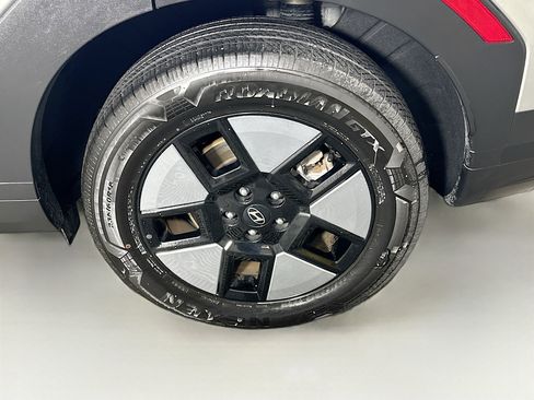 Used 2025 Hyundai Santa Fe SEL image 11