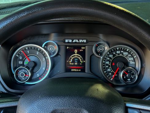 Used 2024 RAM 2500 Tradesman w/ Chrome Appearance Group AWD/4WD image 18