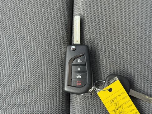 Used 2025 Toyota Corolla LE image 30